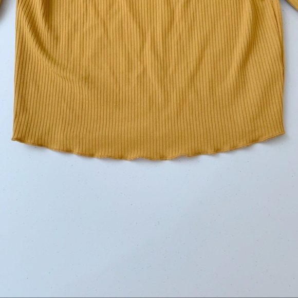 ME TO WE Off Shoulder Crop Top - Picture 5 of 8